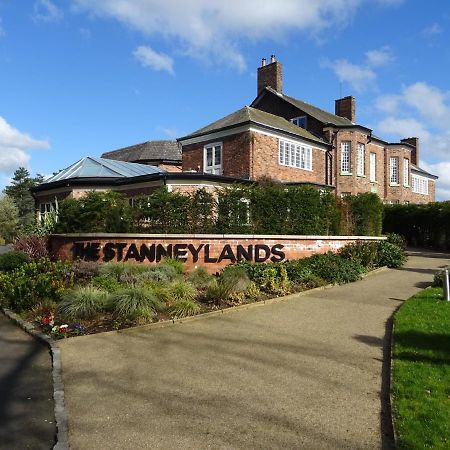The Stanneylands Ξενοδοχείο Ουίλμσλοου Εξωτερικό φωτογραφία